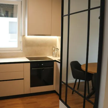 Modern Escape With Garage Apartmán