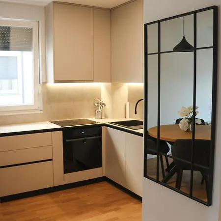 Modern Escape With Garage Apartmán *